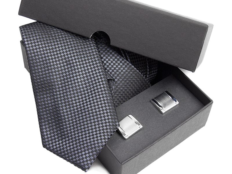 Zestaw upominkowy: Krawat jedwabny Venzo + spinki do mankietów zapakowane w eleganckie opakowanie kartonowe 463