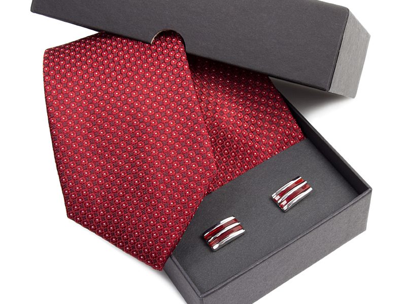 Zestaw upominkowy: Krawat jedwabny Venzo + spinki do mankietów zapakowane w eleganckie opakowanie kartonowe 482